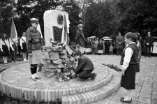 Odsłonięcie obelisku w miejscu pierwszej polskiej szkoły podstawowej w powojennym Gorzowie