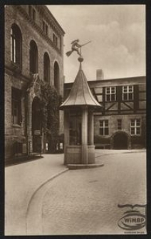 Landsberg a. W. : Hexenbrunnen auf dem Rathaushof