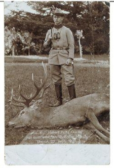 Se. Kgl. Hoheit Prinz Oskar mit dem erlegten 12-Ender Hirsch : Massin, 22 Sept. 1907