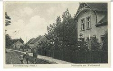 Döllensradung (Ostb.) : Dorfstrasse am Waldesrand