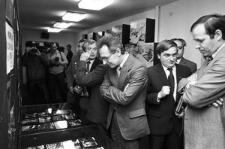 Otwarcie dorocznej wystawy Gorzowskiego Towarzystwa Fotograficznego w 1985 roku